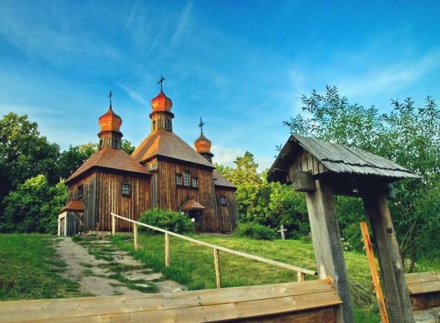Церква у Пирогові