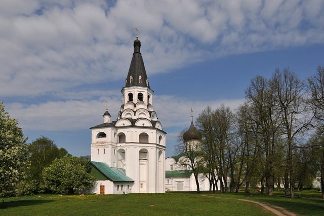 Распятская церковь-колокольня и Троицкий собор