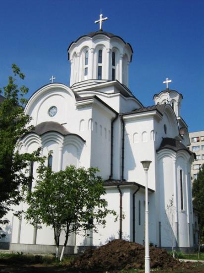 Biserica - cu hramul Nasterea Maicii Domnului