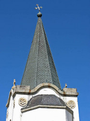 thiv56 
Στέγη εξωκκλησιού στον Βόρα - Steeple on Kaimaktsalan 
2008-07-01 13:07:48