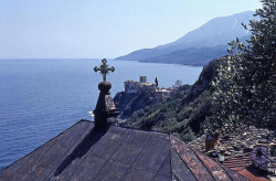 thiv_col_Athos 
Σταυρός και Ι.Μ. Σταυρονικήτα - Cross and Stavroniketa H. Monastery 
2008-07-26 10:35:40