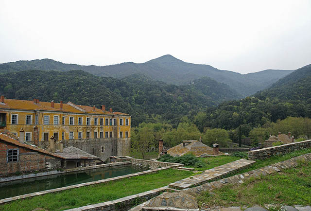Έξω από την Ι. Μονή Ιβήρων - Outside Iveron H. Monastery