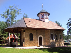 dragoj03 
Црква Св. Пантелејмона, Дивчибаре 
2008-08-10 17:24:28