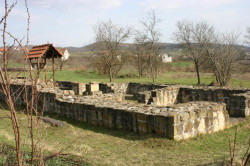 + Rasani + 
Црква у Дежеви,темељи храма Свете Тројице из 13.столећа 
2008-08-13 11:58:55