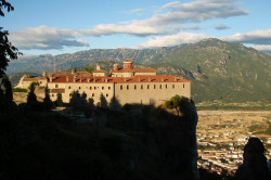 zidan2703 
 METEORA - Manastirea " Sf. Muc. si Arhid. Stefan " 
2008-08-19 12:58:23