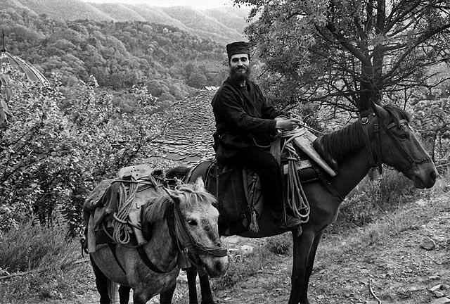 Μοναχός έφιππος - Monk on horse