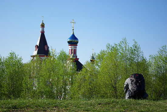склонив голову