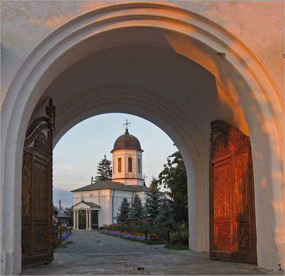 Apus la Mănastire