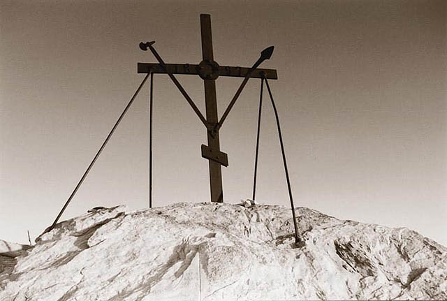 Σταυρός στην κορυφή του Άθω - Cross on Athos' peak