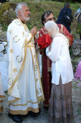+Teofilis+ 
Причешћивање верника у манастиру Црна Река, Петровдан 
2008-09-13 10:57:13