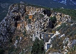 thiv_col_Athos 
Ησυχαστήρια στη Βίγλα - Hermitages at Vigla 
2008-09-26 15:53:55