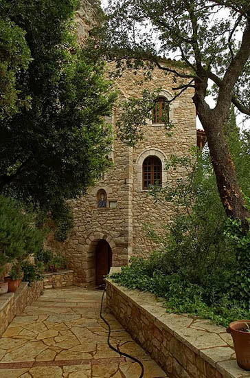 Είσοδος της Ι.Μ. Χρυσοποδαριτίσσης-Entrance to Chryssopodaritissa H. M.