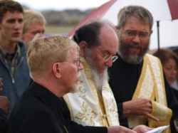 angus 
The Bishop Blesses the Land For New St Luke AOC 
2008-10-28 02:54:57