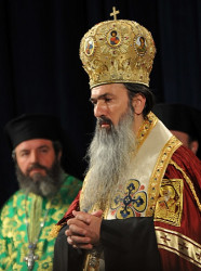 Oliver 
IPS Teodosie, Arhiepiscopul Tomisului / Archbishop of Tomis, Teodosie 
147 
2008-10-29 23:07:16