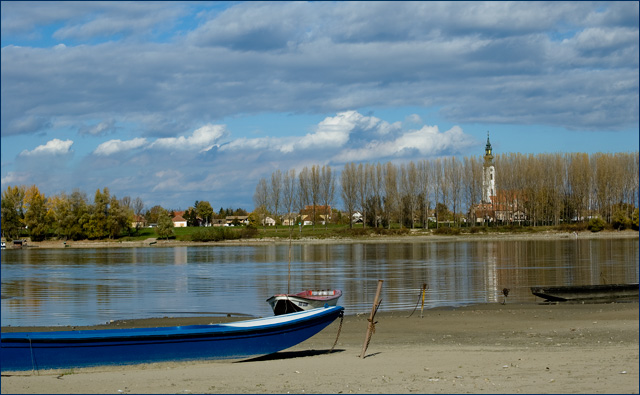 Преко воде.......па у цркву !