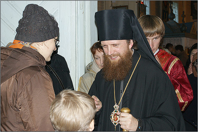 Władyka Grzegorz w Sakach.