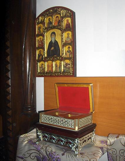 Moastele Sfantului Ioan Hozevitul, ale Sfintului Dimitrie din Rostov si ale Sf Teodosie din Cernigov