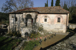 Hilandarinos 
Хиландар,Благовештенски гробљански храм 
2008-11-10 08:11:11