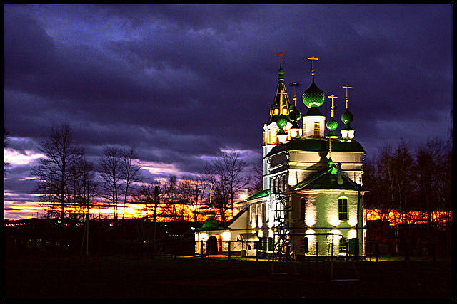 Ascension Church at night (Храм Вознесенья Господня ночью)