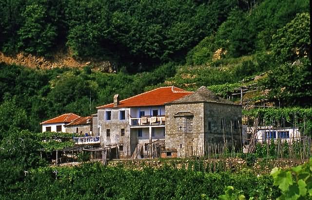 Κελλί στην Προβάτα - Monastic house at Provata