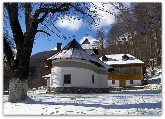 Schitul Locurele, iarna