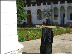 dtrvic 
Seara şi dimineaţa şi la amiază Te lăudăm,Te binecuvântăm Îţi mulţmim... 
2008-12-07 14:38:37