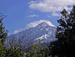 thiv_col_Athos 
Ο Άθως από ΒΑ. -  Mt. Athos from NE. 
2008-12-12 11:49:15