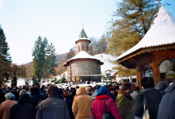 mihai18 
Manastirea Prislop - Iarna 
2008-12-27 23:16:20