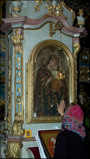 "Нек Вам срећом дом заблиста на рођендан сина Христа."
