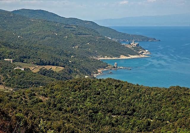 Στη ΒΑ πλευρά του Αγίου Όρους - At the NE Athonite coast