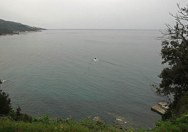Στη ΒΑ ακτή του Αγίου Όρους - At NE Athonite coast