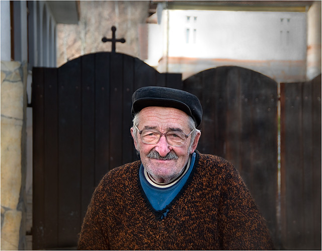 Испред манастира