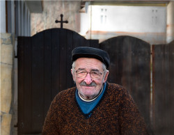 GuliVar 
Испред манастира 
2009-01-17 18:13:06