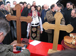 dule 
На Богојављење пред Малом црквом 
2009-01-20 12:28:29