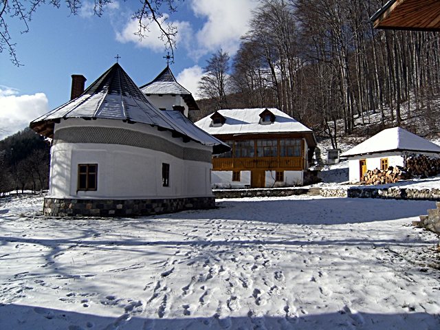 Schitul Locurele iarna