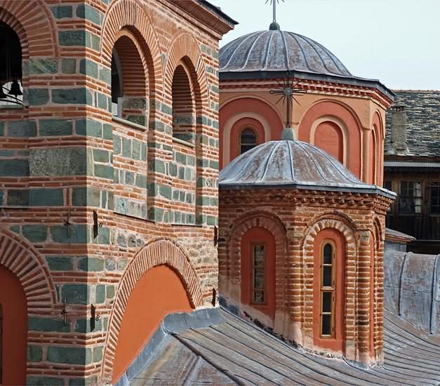 Καμπαναριό και τρούλοι - Bell-tower and domes