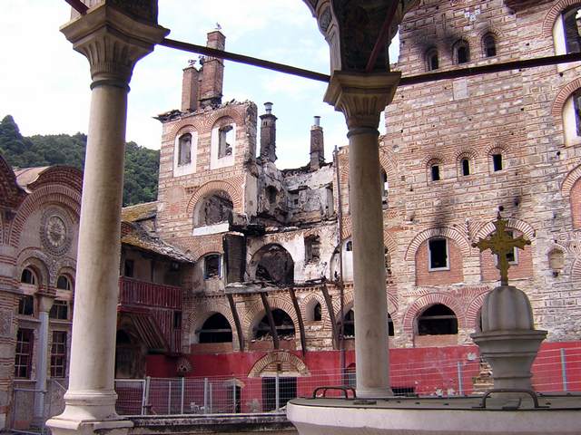 Srpski manastir HILANDAR na Svetoj Gori, tri meseca posle požara 2004.godine