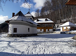 Firmilian 
Schitul Locurele iarna 
2009-02-17 13:07:34