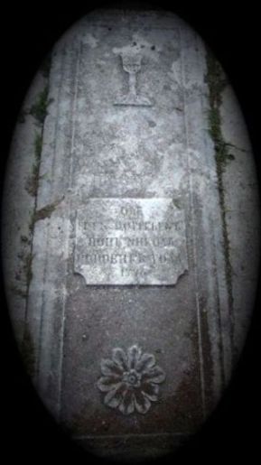 ovdje pociva pop Nikola Popovic 1776.god. u Risnu