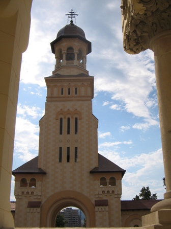 Intrarea in complexul Catedralei de la Alba Iulia