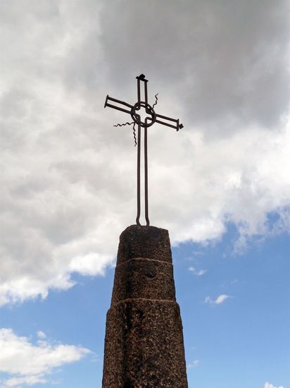 Kamienny krzyż