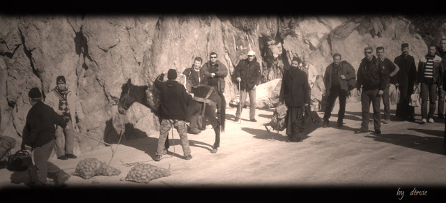 Asteptand corabia la  Manastirea Grigoriu Waiting for the ship at Grigoriu Monastery -Mountain Athos
