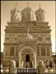 Florina 
Sfanta Manastire Curtea de Arges 
2009-03-24 14:06:25
