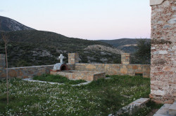 manouil 
Ο ΤΑΦΟΣ ΤΟΥ ΓΕΡΟΝΤΑ ΜΟΥ ΣΤΟ ΒΟΥΝΟ 
2009-03-25 14:10:49