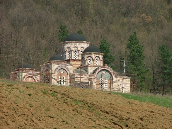 у сусрет Благовестима и ави Јустину