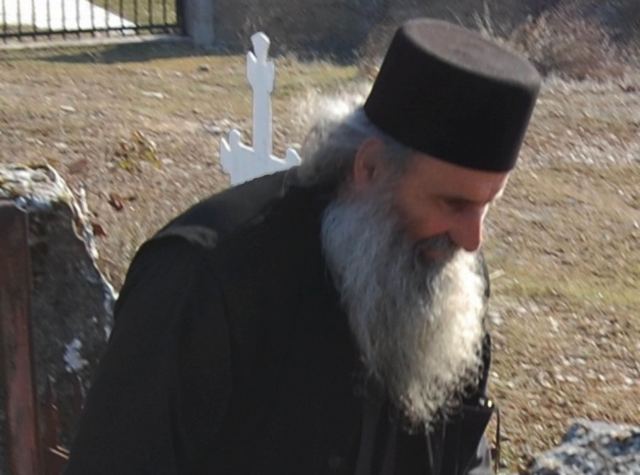 СВАКО НОСИ СВОЈ КРСТ