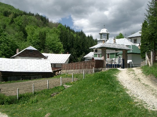 Manastirea Frasinei,(jos)