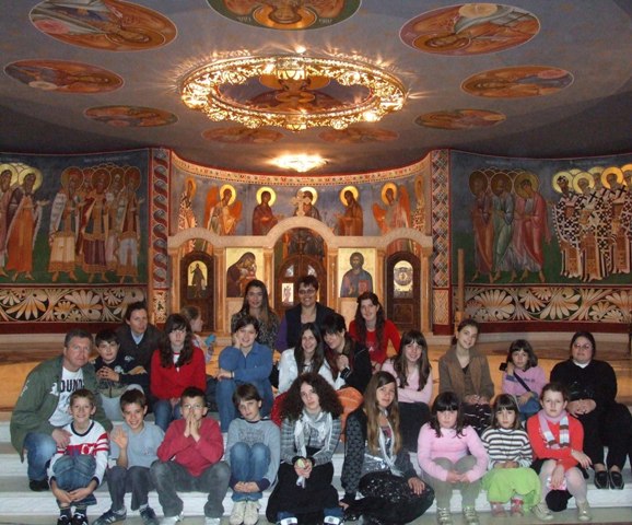 У храму Васкрсења...ХРИСТОС ВОСКРЕСЕ!!!