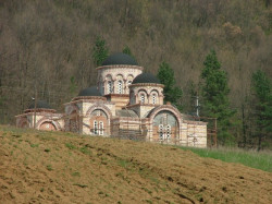+ Stradanija + 
у сусрет Благовестима и ави Јустину 
2009-04-06 23:05:56