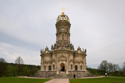 solo 
Церковь Знамения Пресвятой Богородицы в Дубровицах 
2009-04-10 02:02:09